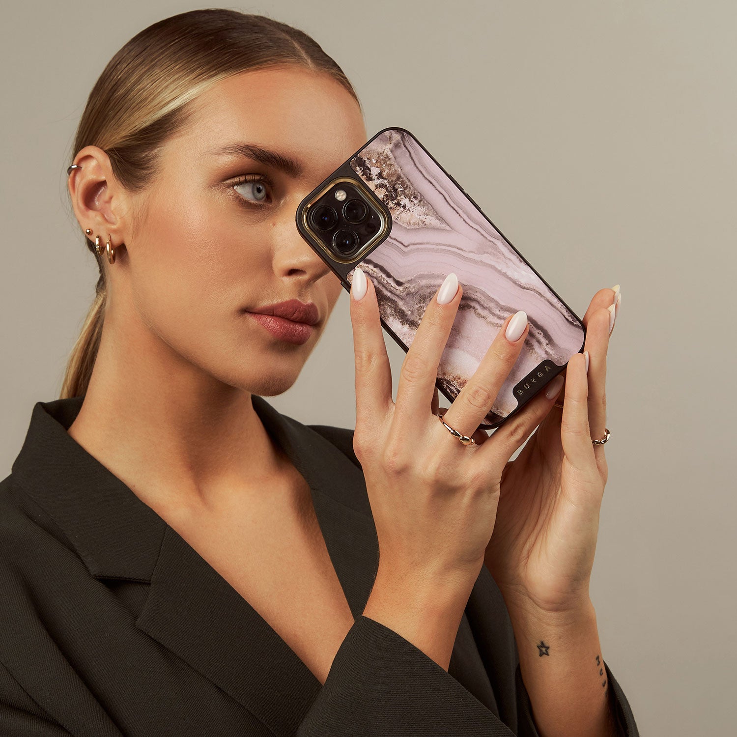 Golden Taupe - Fashion iPhone 15 Case