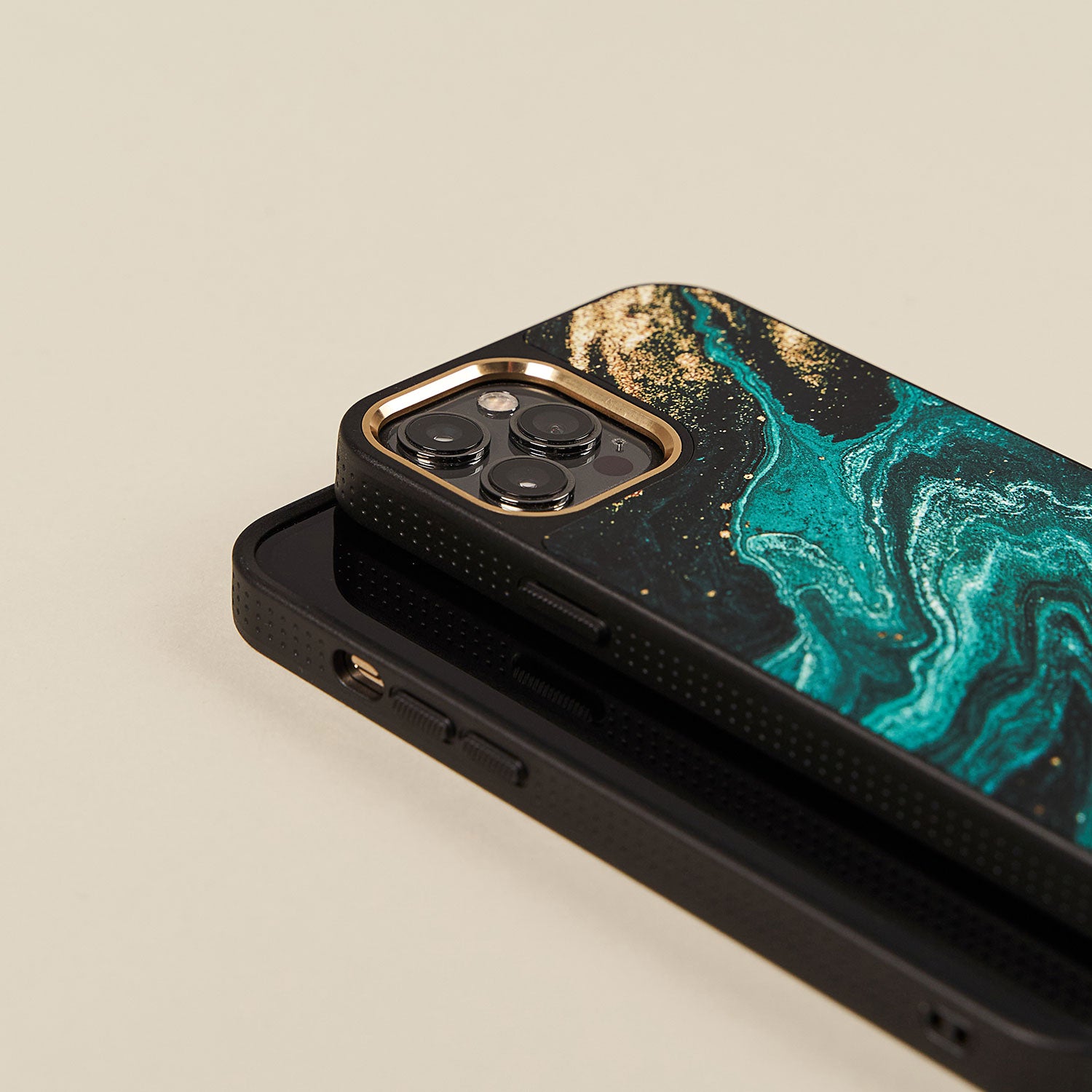 Emerald Pool - Elegant iPhone 15 Case